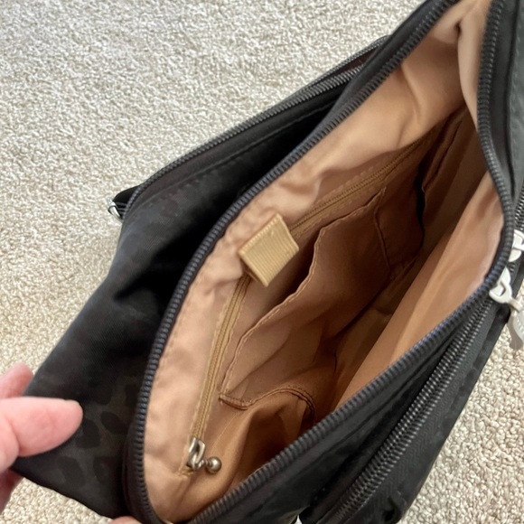Baggallini Cross Body Bag- EUC- $26 - Picture 2 of 5